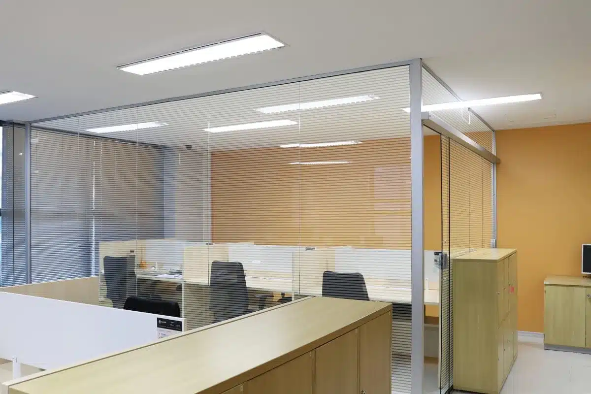 Escritório compartilhado, empreendedores, espaços coworking, sala privativa, Coworking Offices